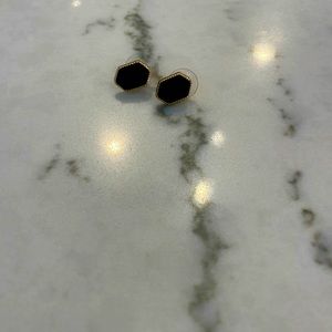 I am selling earrings